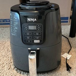Ninja Air Fryer - 4qt black and gray af100
